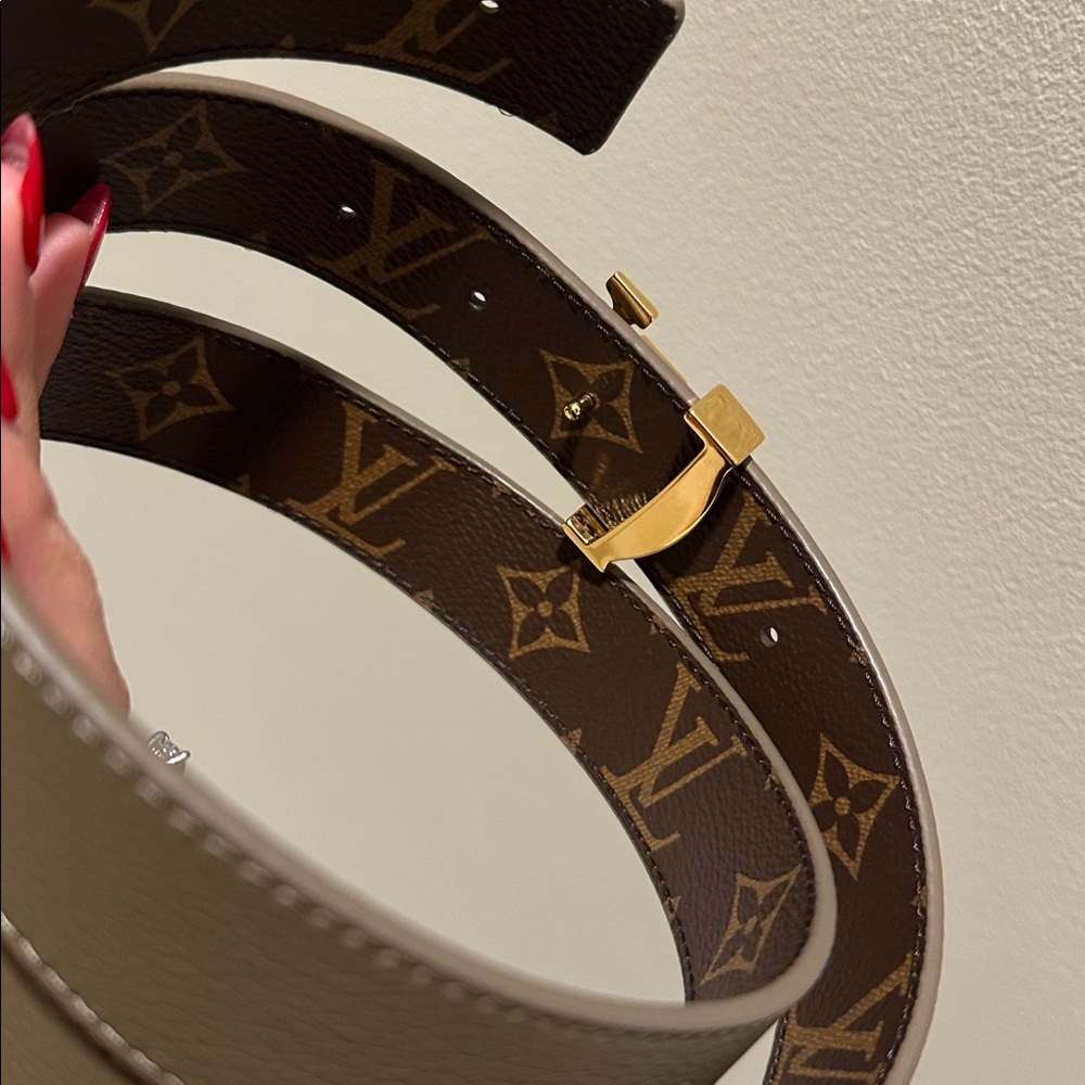 Louis Vuitton Khaki Belt with Gold Logo - reversible - Picture 4 of 6